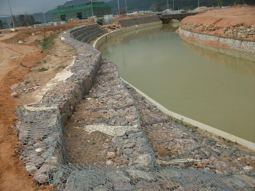 石籠網防護工程抗沖擊性的優勢特點